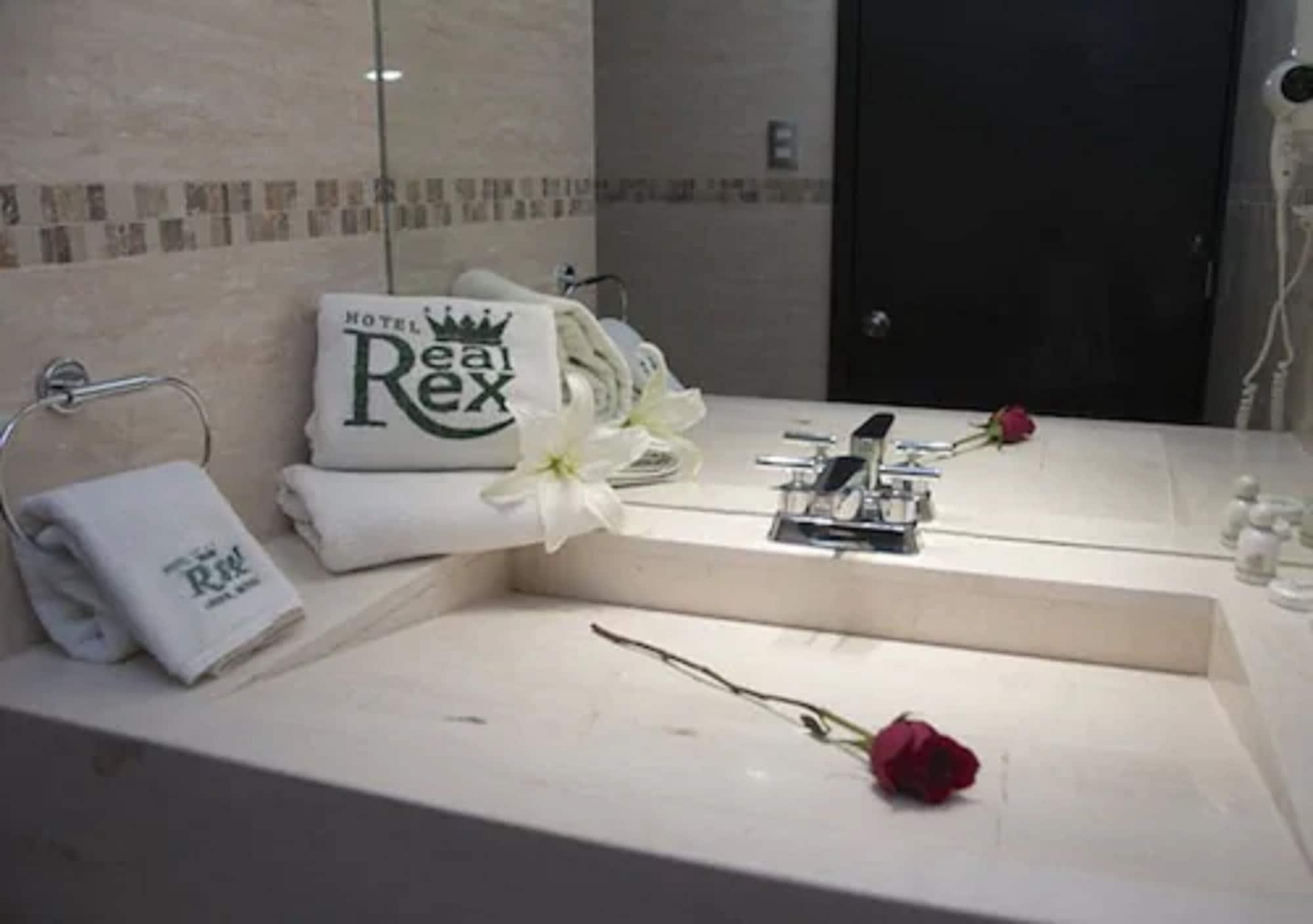 Hotel Real Rex Леон Екстериор снимка